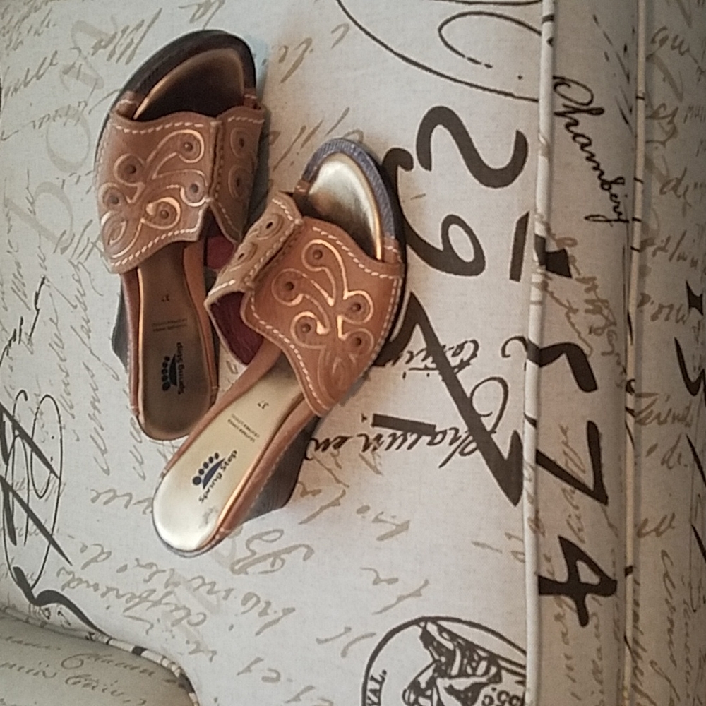 SPRING STEP Wedge heel shoes.